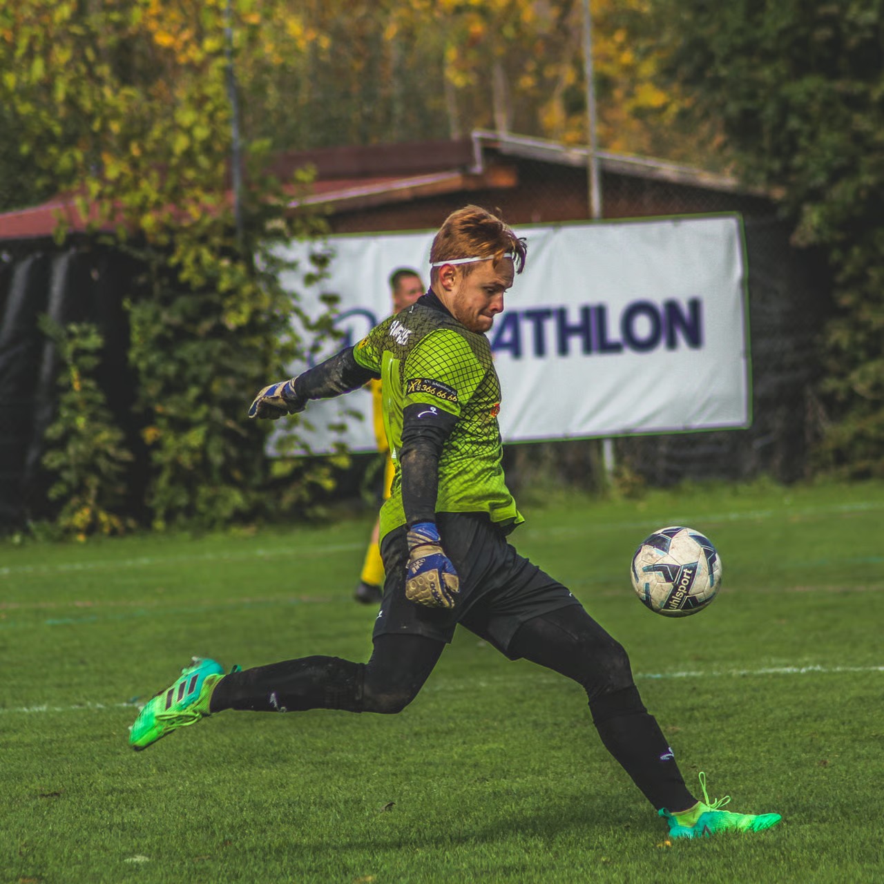 Torwart beim Abschlag