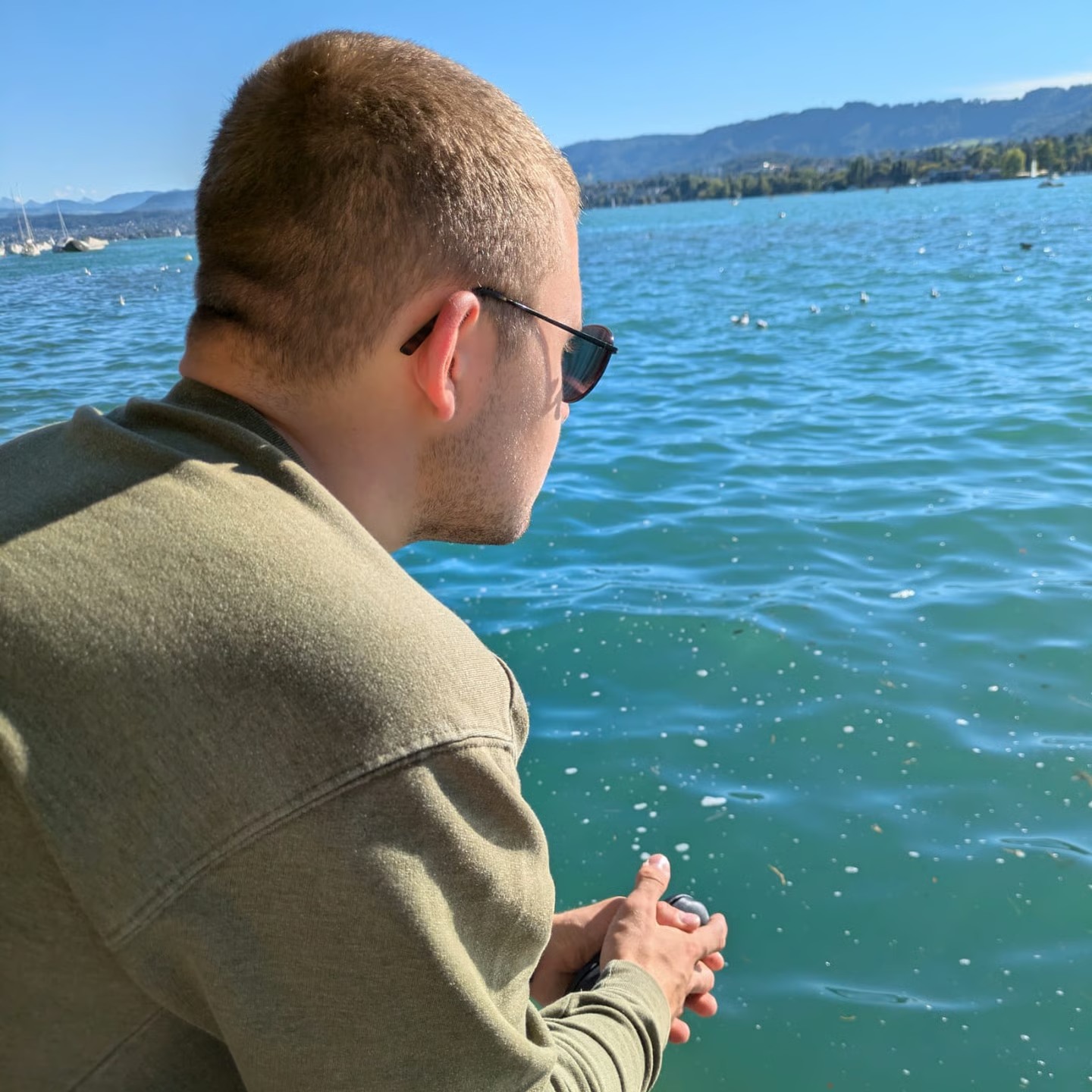 Tim Kühnel am See